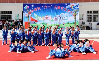 房县土城小学开展“六一”文艺汇演
