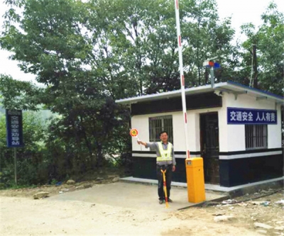 沙河乡建立村级道路交通安全检查劝导站 