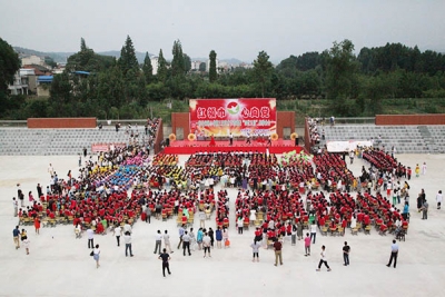 天明小学举行“红领巾 心向党”为主题的第三届艺术节活动 