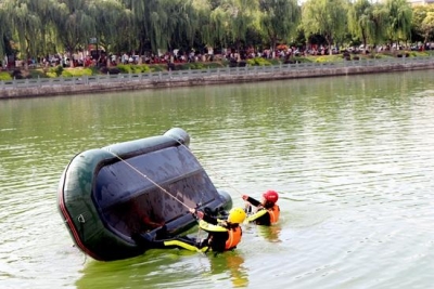 县消防大队组织开展抗洪抢险实战演练