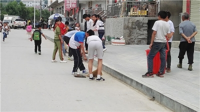 中坝乡开展“六.五”世界环境日大扫除活动 