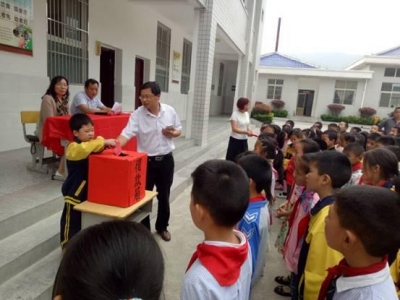 土城镇千余师生为患重病老师捐款献爱心