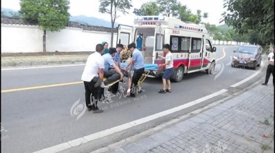 小伙直播割腕自杀 警方争分夺秒展开生死营救