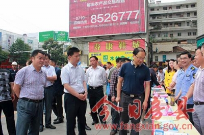 房县开展第十六个“安全生产月”咨询日活动