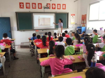 青峰小学开展宣传教育资助政策活动