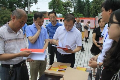 县人大部署“聚力脱贫攻坚五级代表在行动”活动