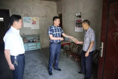 县农商银行   “七一”慰问送真情 党的关怀暖人心