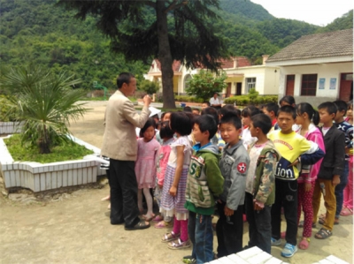 青峰镇龙王沟小学多举措宣传资助政策 