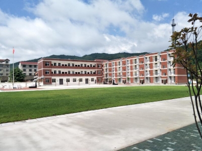 房县土城小学全力打造“靓丽校园”