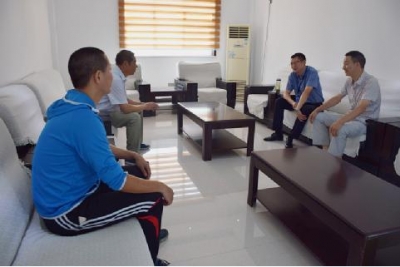 柯昌宏走访慰问优秀党员和困难党员