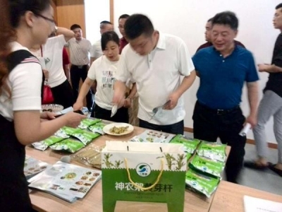 房县“黄芽杆菜”露脸第八届湖北潜江龙虾节