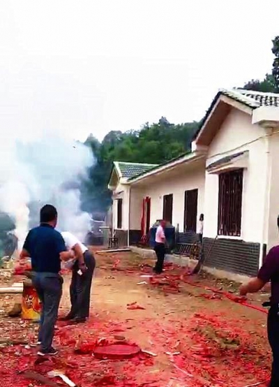 沙河乡多村贫困户喜迁新居