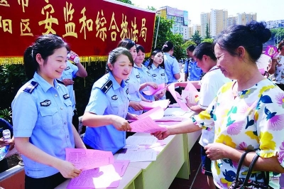 郧阳启动冲刺创文广场宣传月活动