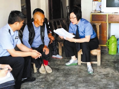 房县司法人员现场释法体现人文关怀 