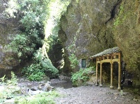  游房县岩屋沟景区