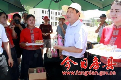 全市第二季度重点项目拉练会与会人员来房参观考察