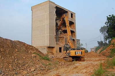 和谐拆迁赢民心   锣鼓喧天送锦旗