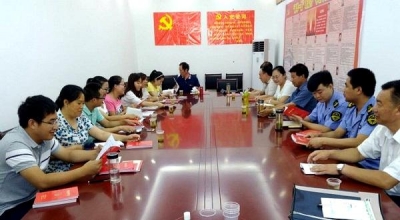 九道乡：教师暑期不放假 走村进户促扶贫