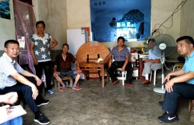 肖大有调研青峰镇深度贫困村