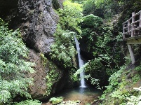   游房县岩屋沟景区