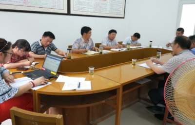 分村召开专题会   精准施策促脱贫