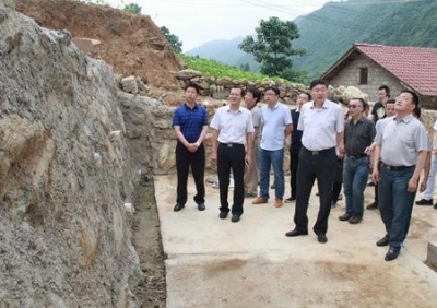 省国土厅领导来房督导地质灾害防治工作