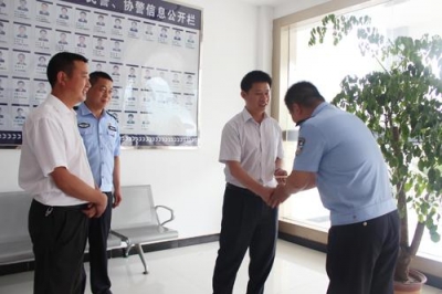 纪道清七·一前夕慰问城关镇党员