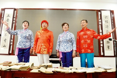 翻山又越岭 只为一首好歌   他们是民歌搜集者