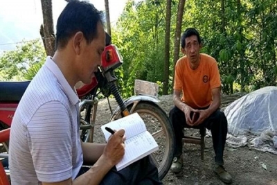 九道乡：教师暑期不放假 走村进户促扶贫