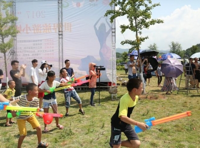 丹江口习家店农博园里泼水狂欢节激情上演