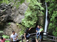   游房县岩屋沟景区