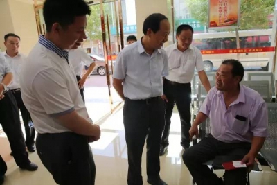 省联社党委书记、理事长李亚华来来房调研金融扶贫工作