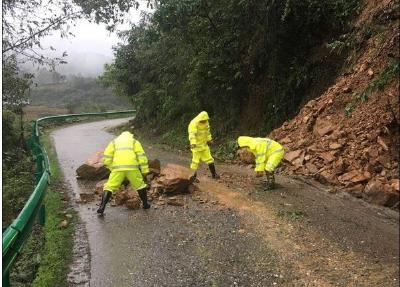 竹山公安应对持续强降雨 排查消除道路交通安全隐患36处