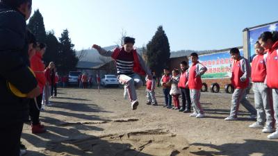 红塔镇高碑小学举行冬季阳光体育运动会