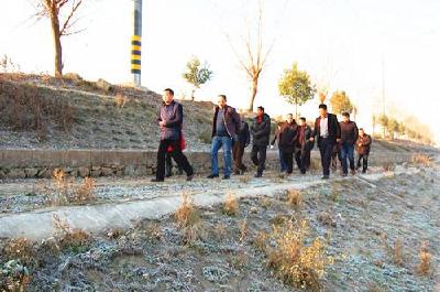 城关镇河长开展大巡河