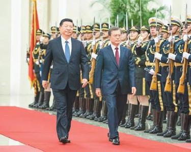 习近平同韩国总统文在寅举行会谈