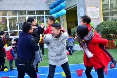 房县幼儿园开展“迎新年亲子游园会”活动