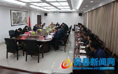 蔡贤忠主持召开县委常委会会议