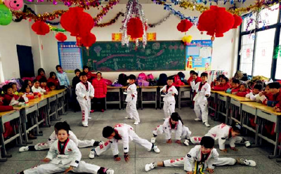 房县东城小学举行“庆元旦，迎新春”班级联欢晚会