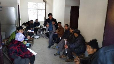 尹吉甫镇财政所到扶贫点宣讲十九大精神