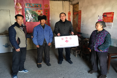 节前送温暖  扶贫暖人心