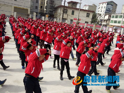 城关镇八一希望小学借助大课间狠抓学生养成教育