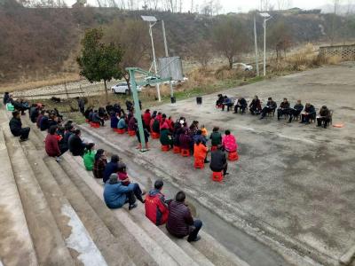 尹吉甫镇组织“春季攻势”大走访、开展惠农政策大宣讲