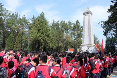 房县城关四中开展缅怀革命先烈 继承光荣传统活动