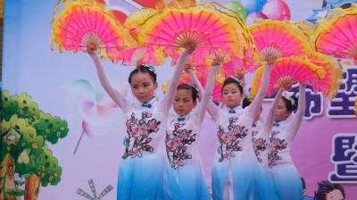 八一小学欢庆六一