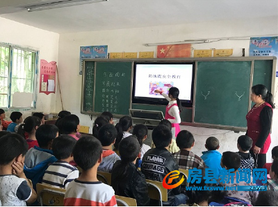 九道乡八里小学举行形式多样的“5.12”汶川地震纪念演练活动 