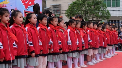 八一小学欢庆六一