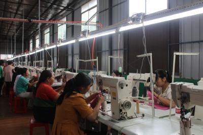 化龙堰镇：扶贫车间“遍地开花” 贫困群众喜笑颜开