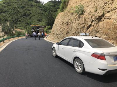 姚坪乡人社就业创业扶贫政策宣传车“走村入户”