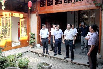 全市“聚力脱贫攻坚、人大代表在行动”现场推进会走进房县